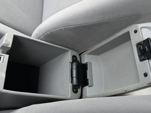 Used 2013 Toyota Corolla image 39