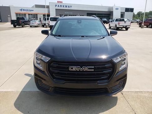 Used 2022 GMC Terrain SLE w/ Driver Convenience Package FWD image 11