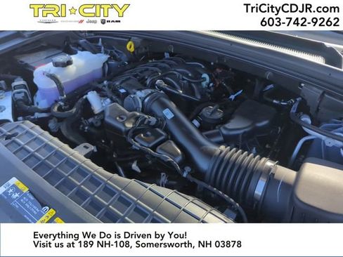 New 2025 Jeep Grand Cherokee L Laredo image 21