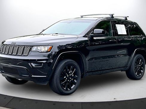 Used 2022 Jeep Grand Cherokee Laredo X AWD/4WD image 4