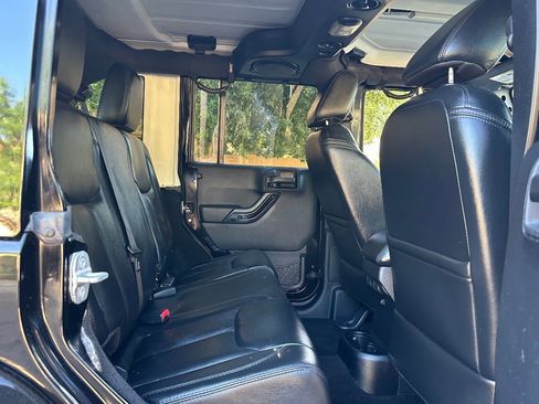 Used 2014 Jeep Wrangler Altitude image 16