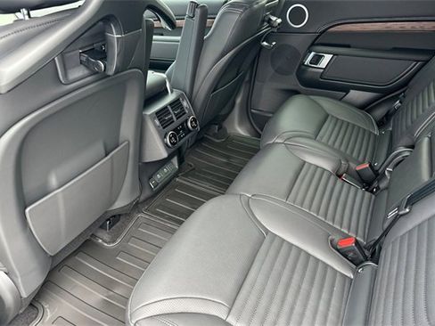 New 2025 Land Rover Discovery Dynamic SE image 11