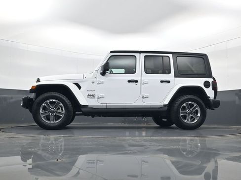 Used 2022 Jeep Wrangler Unlimited Sahara w/ Dual Top Group image 28