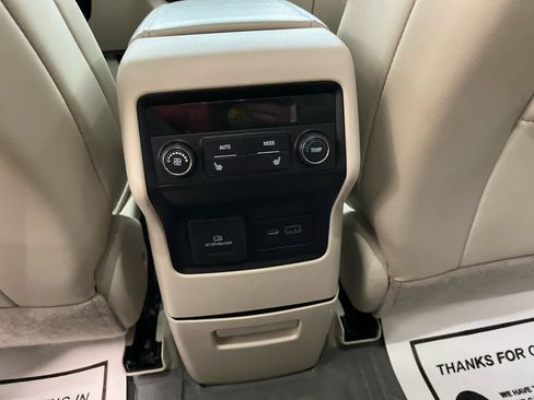 Used 2022 GMC Acadia Denali w/ Denali Ultimate Package image 15