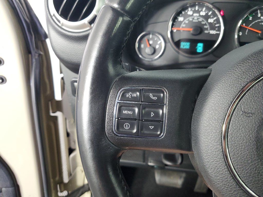 Used 2018 Jeep Wrangler Unlimited Rubicon w/ Connectivity Group AWD/4WD image 25