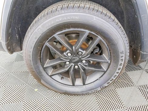 Used 2017 Jeep Grand Cherokee Limited image 53