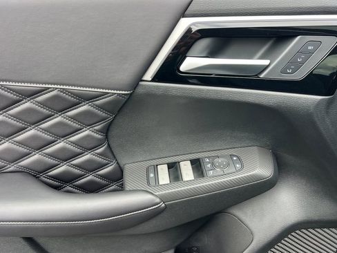 New 2025 Mitsubishi Outlander SEL image 12