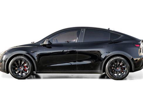 Used 2020 Tesla Model Y Long Range image 11