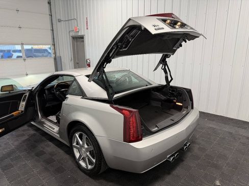 Used 2004 Cadillac XLR RWD image 22