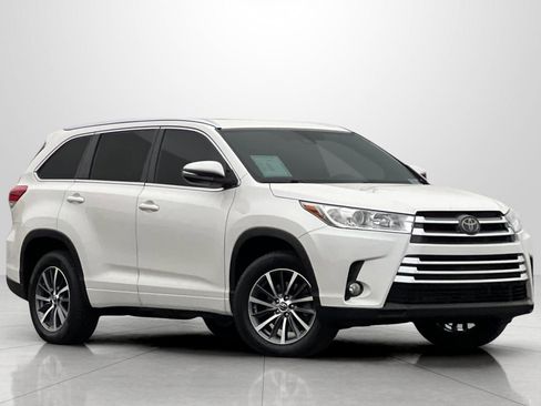Used 2018 Toyota Highlander XLE image 1
