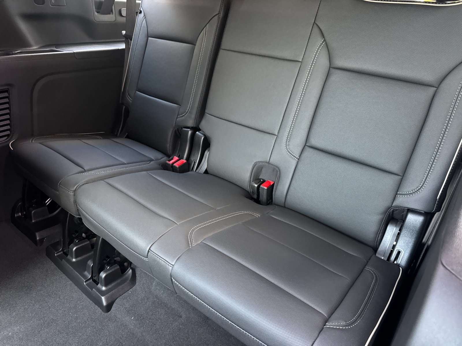 New 2026 Chevrolet Suburban Premier RWD image 15