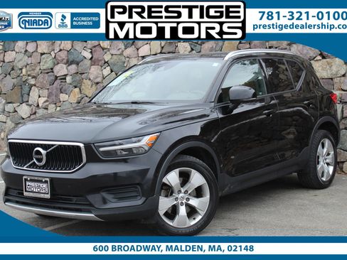 Used 2019 Volvo XC40 T5 Momentum image 1
