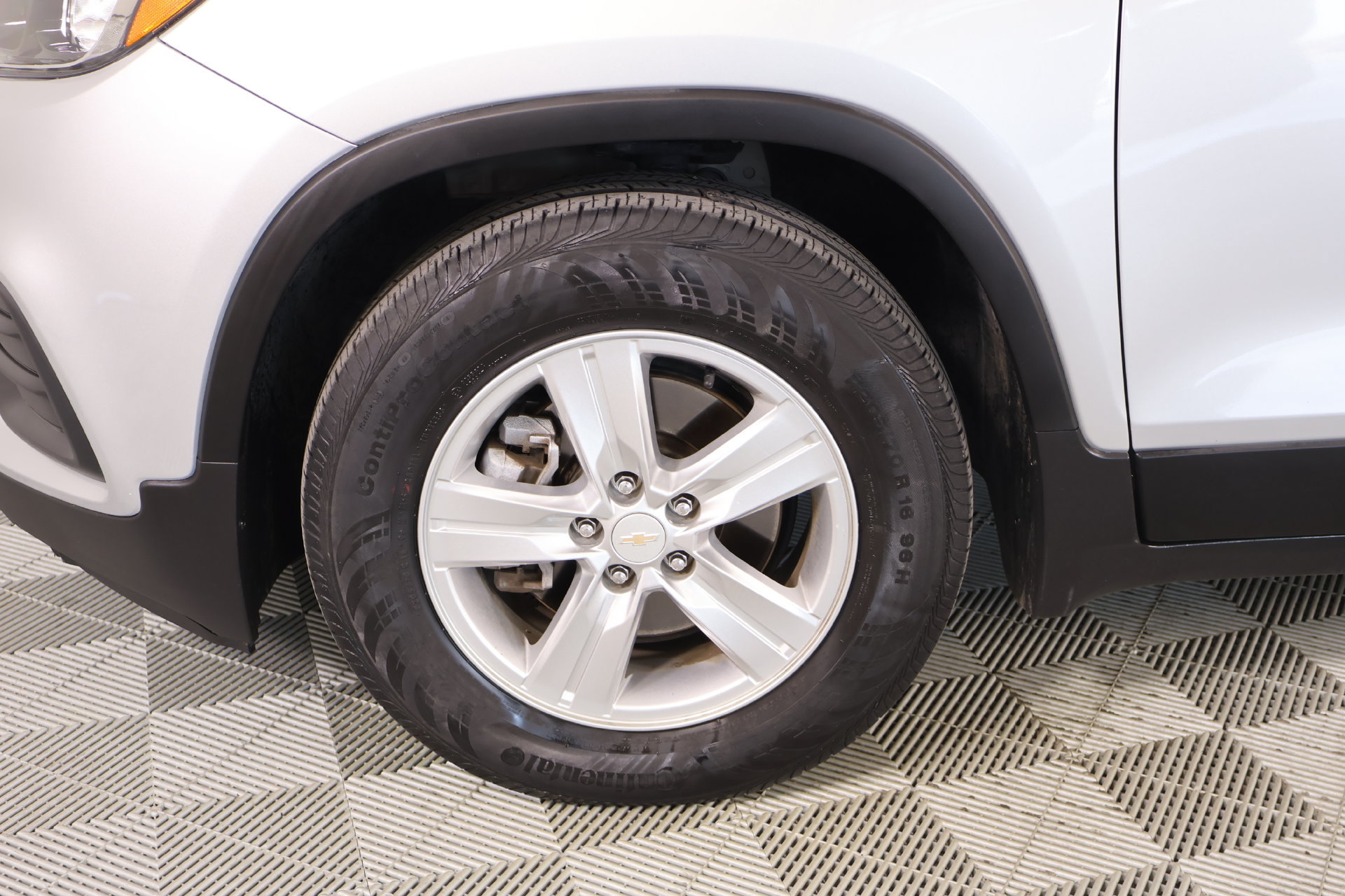 Used 2022 Chevrolet Trax LS w/ Tint and Cruise Package FWD image 16