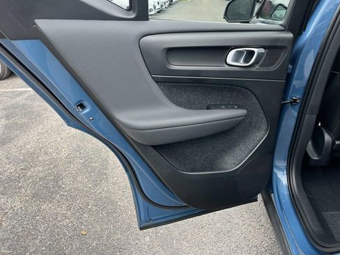 Used 2023 Volvo XC40 B5 Plus w/ Protection Package Premier image 18