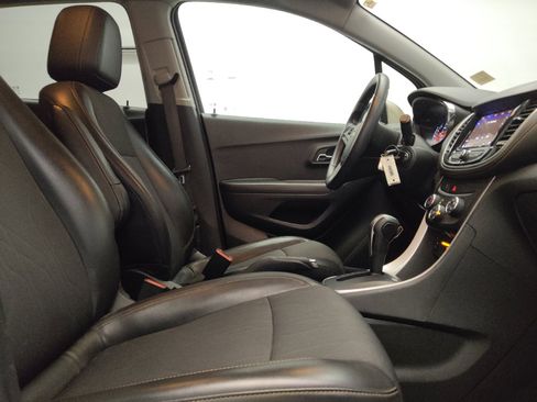 Used 2022 Chevrolet Trax LT AWD/4WD image 21