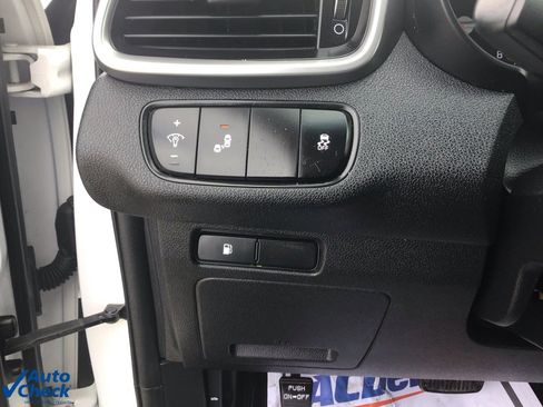 Used 2020 Kia Sorento LX image 36