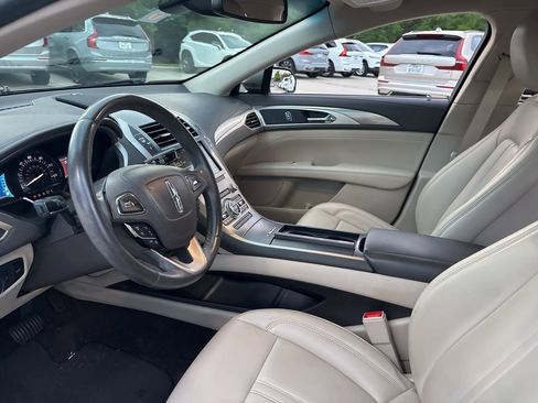 Used 2019 Lincoln MKZ Premiere image 16