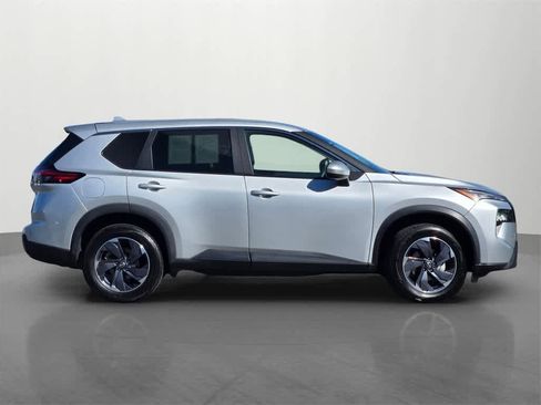 Used 2024 Nissan Rogue SV image 7