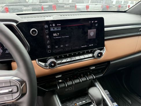 Used 2024 GMC Canyon AT4 w/ AT4 Premium Package image 16