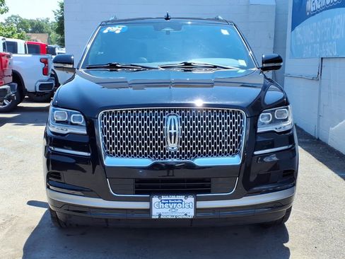 Used 2024 Lincoln Navigator L 4WD image 2