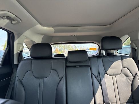 Used 2022 Kia Sorento S w/ Panoramic Sunroof Package image 12