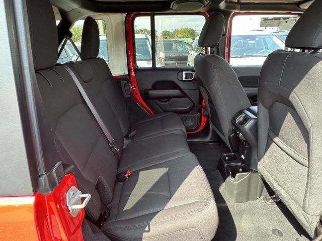 Used 2023 Jeep Wrangler Unlimited Sahara AWD/4WD image 19