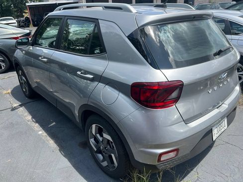 Used 2025 Hyundai Venue SEL FWD image 5
