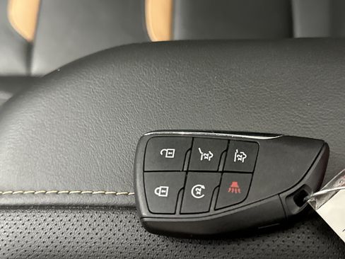 Used 2023 GMC Yukon XL AT4 image 46