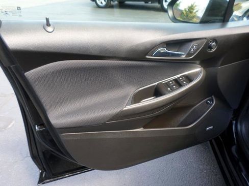 Used 2017 Chevrolet Cruze LT w/ Sun And Sound Package image 29