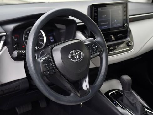 Used 2022 Toyota Corolla LE image 17