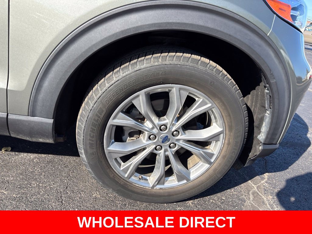 Used 2020 Ford Explorer XLT w/ Equipment Group 202A AWD/4WD image 12