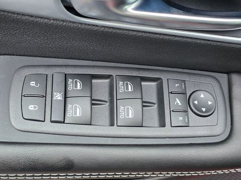 New 2026 Chrysler Pacifica Limited image 12