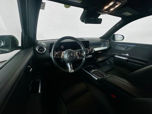 Used 2025 Mercedes-Benz GLB 250 4MATIC image 18
