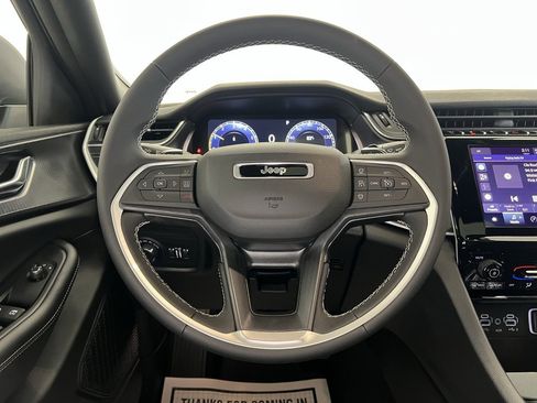 New 2025 Jeep Grand Cherokee L Laredo image 15