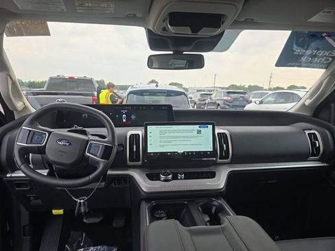 Used 2025 Ford Expedition Max Active RWD image 10