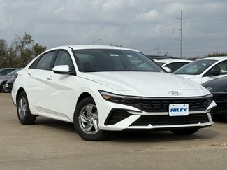 New 2026 Hyundai Elantra SE video 2