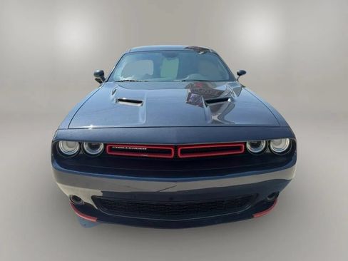Used 2019 Dodge Challenger SXT RWD image 2