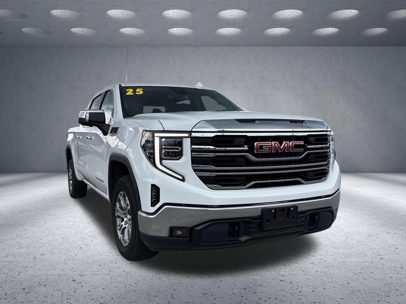 Used 2025 GMC Sierra 1500 SLT RWD image 3
