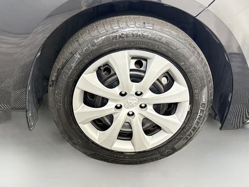 Used 2021 Toyota Corolla LE image 31