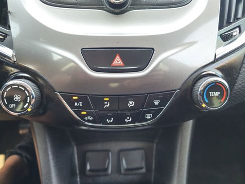 Used 2017 Chevrolet Cruze LT image 30
