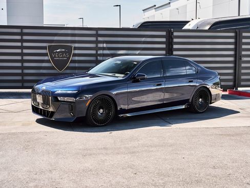 Used 2025 BMW 760i xDrive w/ Executive Package AWD/4WD image 5
