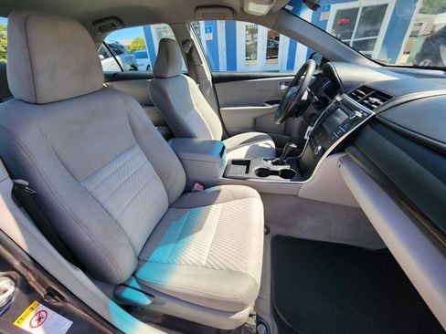 Used 2016 Toyota Camry LE FWD image 23