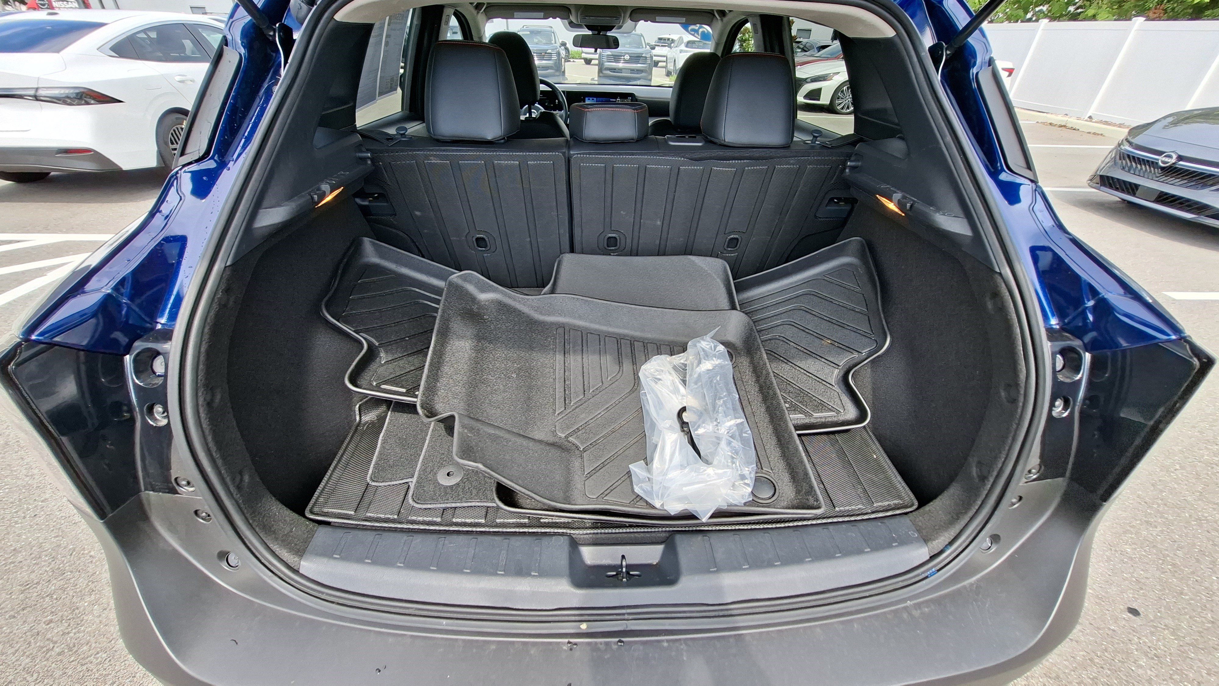 Certified 2025 Nissan Kicks SR FWD image 21