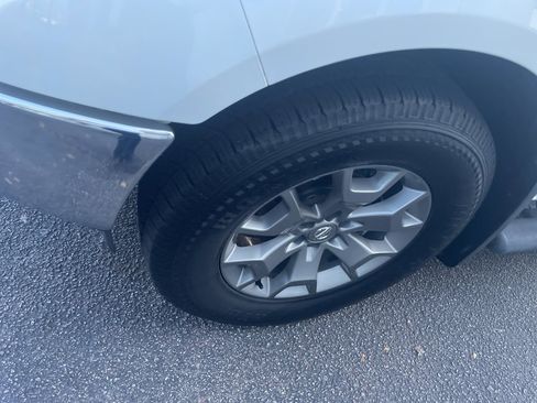 Used 2019 Nissan Frontier SL image 5