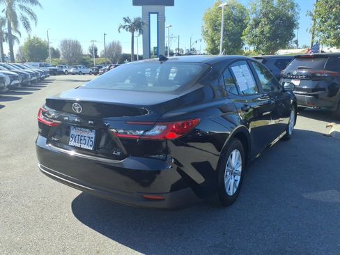 Used 2026 Toyota Camry LE image 5