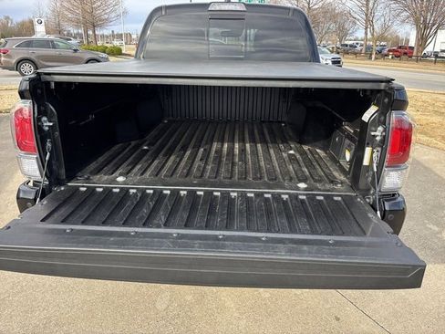 Used 2023 Toyota Tacoma TRD Off-Road w/ TRD Premium Off Road Package image 9