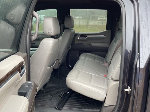 Used 2022 GMC Sierra 1500 SLE image 6