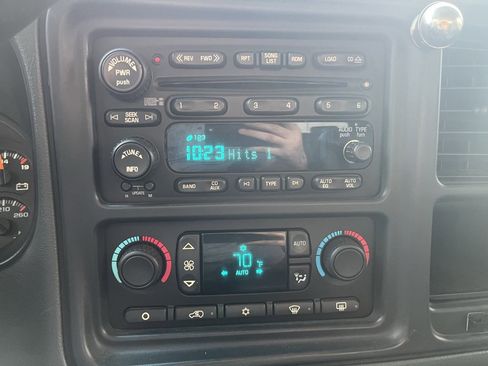 Used 2006 GMC Sierra 2500 SLE w/ Onstar Plus Package image 11