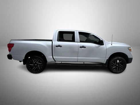 Used 2017 Nissan Titan S AWD/4WD image 4