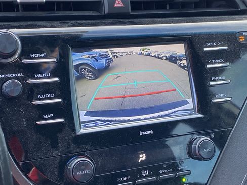 Used 2020 Toyota Camry SE FWD image 4